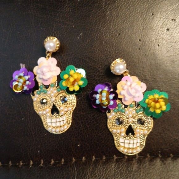 Gorgeous ICED Sugar Skull Dangle Earrings 3D Flowers Halloween Day of The Dead - Picture 5 of 8